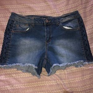 Jean Shorts with details on side